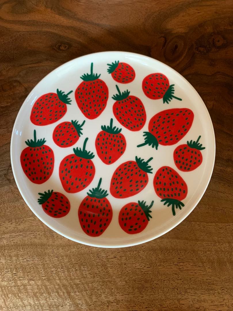 未使用に近い　マリメッコ　マンシッカ　ラテマグ　marimekko いちご　皿