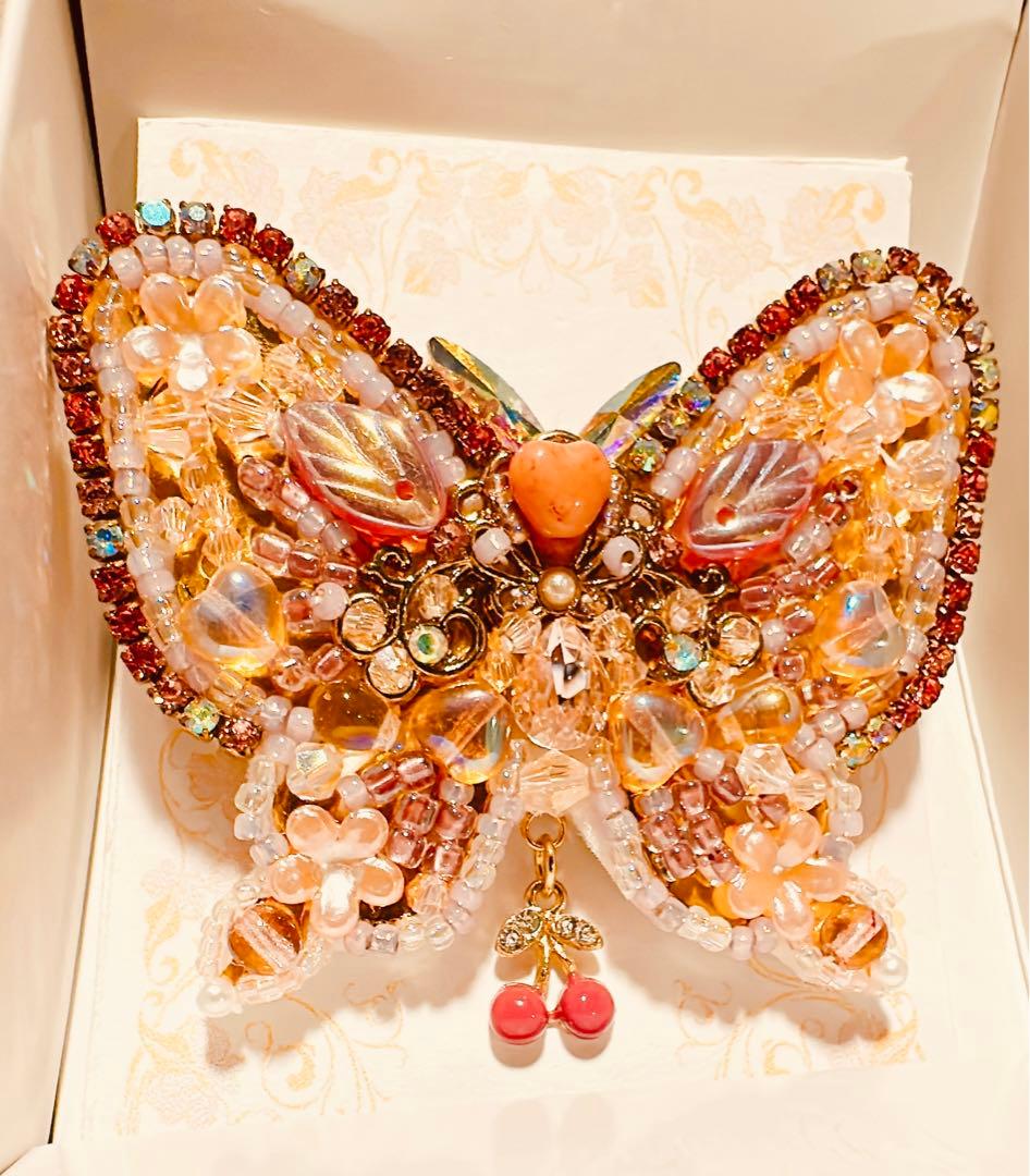 未使用　piari 様　ハンドメイド　作品　ブローチ　蝶　ピンク