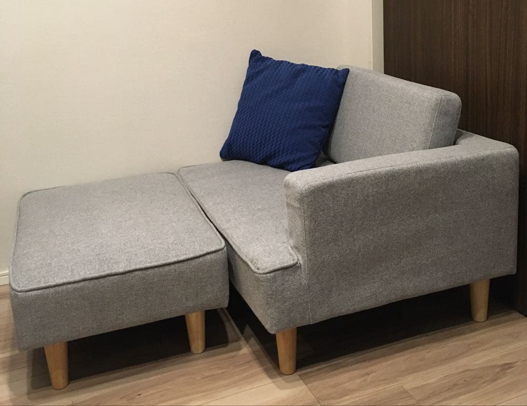 1人掛けソファとオットマン付き グレーファブリック