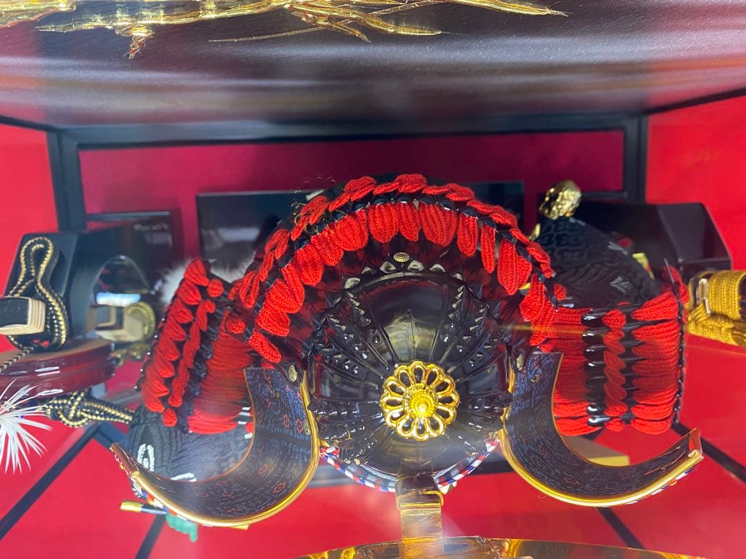 上杉謙信　東京久月　五月人形　家紋付き若大将飾りオルゴール付六角形ガラスケース入