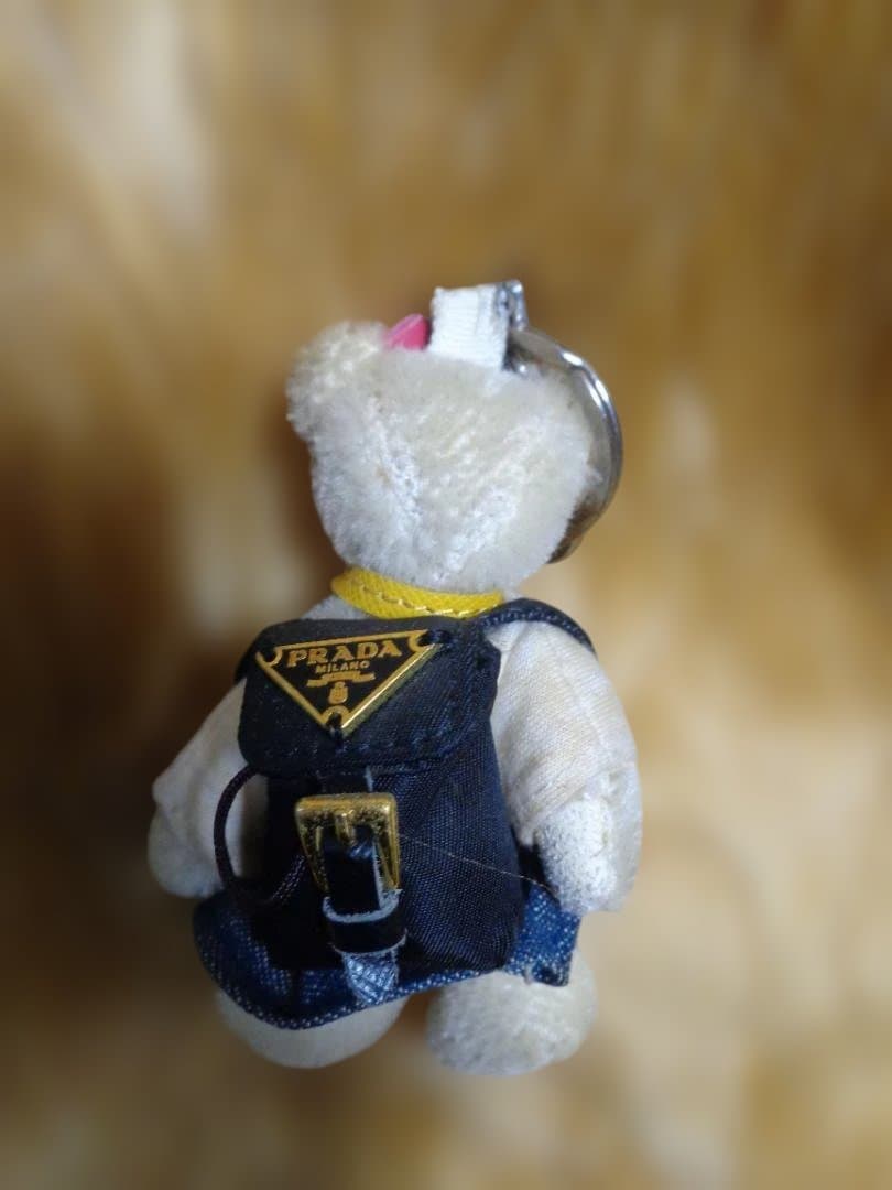 PRADA クマ型キーホルダー デニムスカート