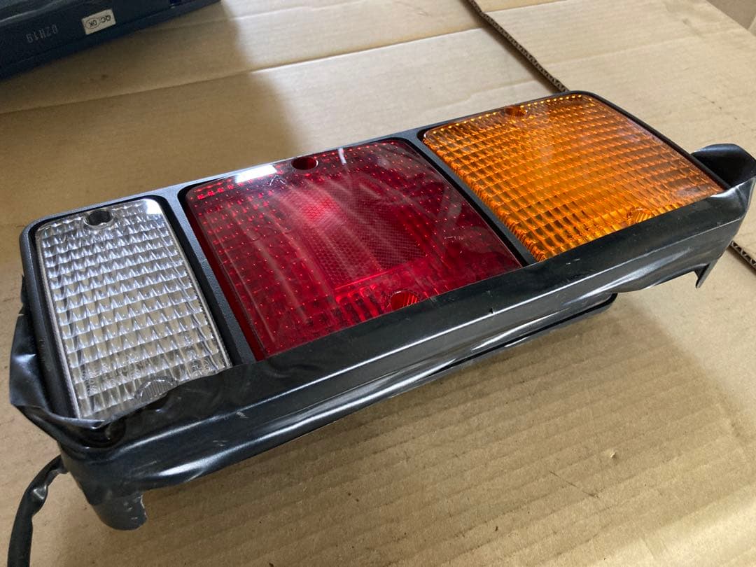 三菱ふそう newキャンター テールランプ 左右セット