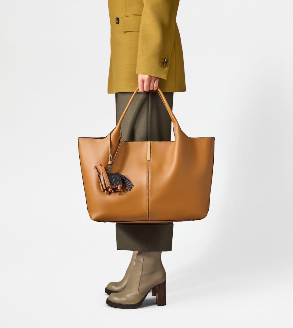 新品　Tod's トッズ レザー ヨーキー チャーム