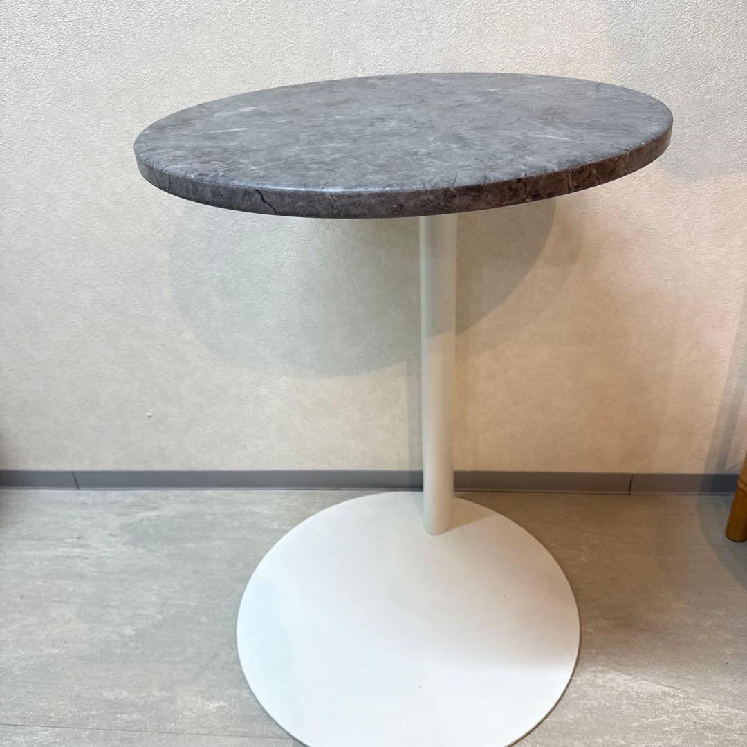 美品！円形グレー大理石風サイドテーブル
