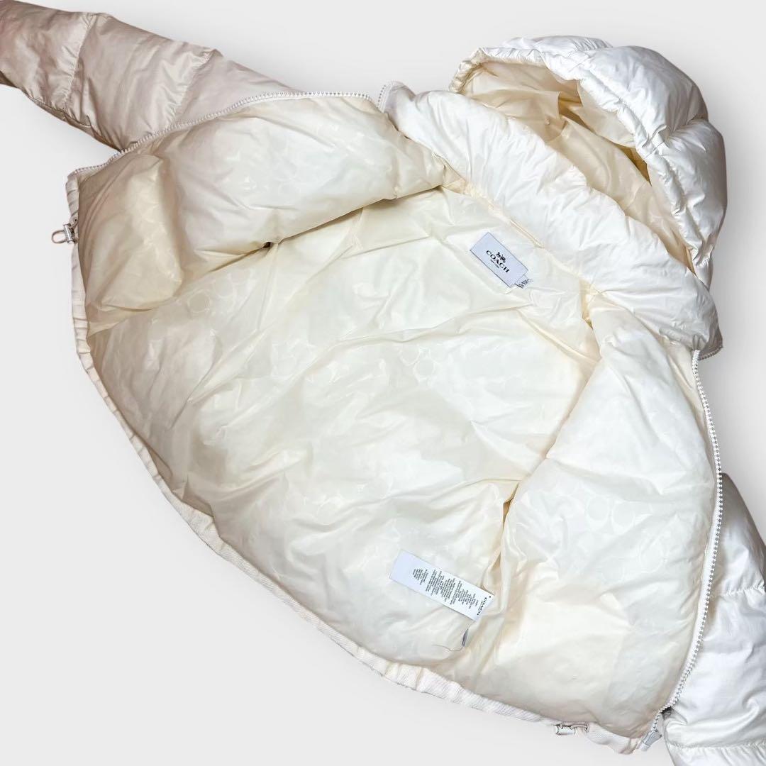 COACH コーチ ダウン ショート丈 ホワイト 総柄 ロゴ金具 M