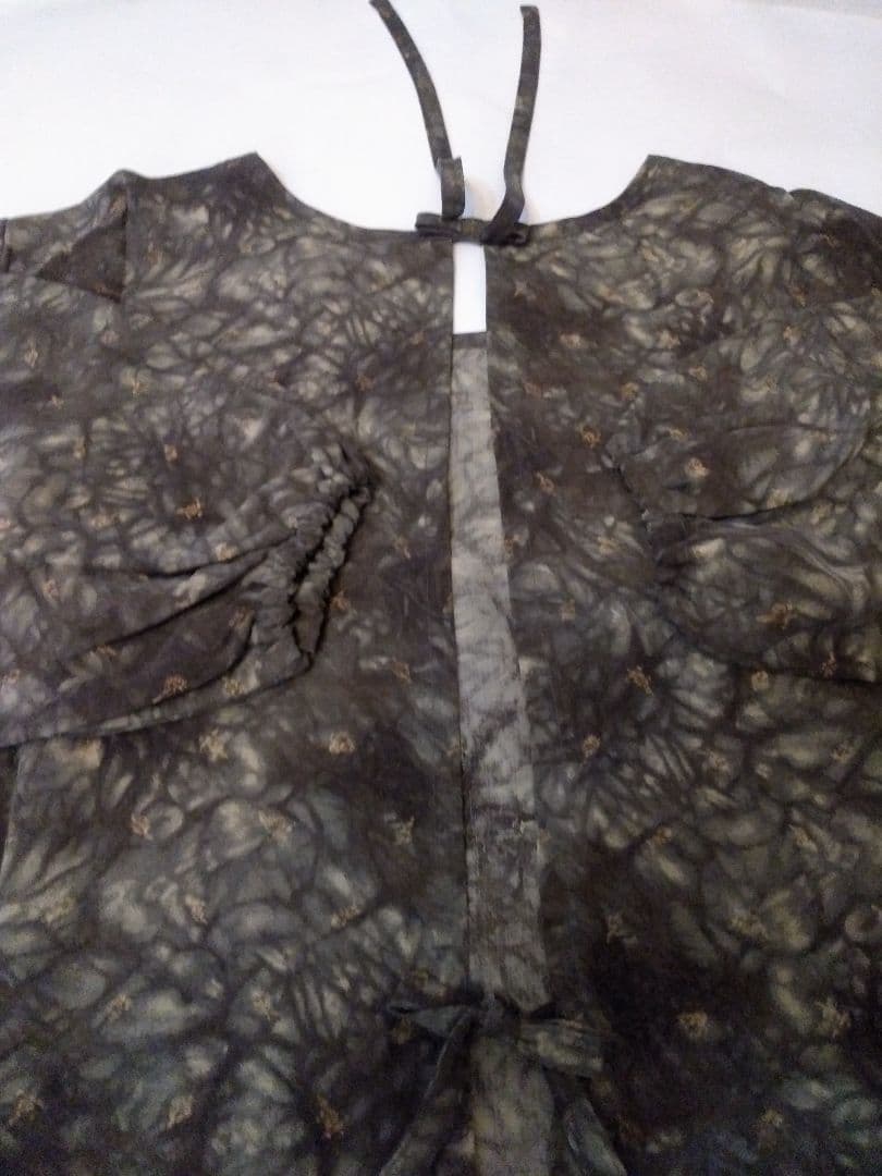 おしゃれ割烹着12800円一9000円。(ブランド)。最終値下げ。