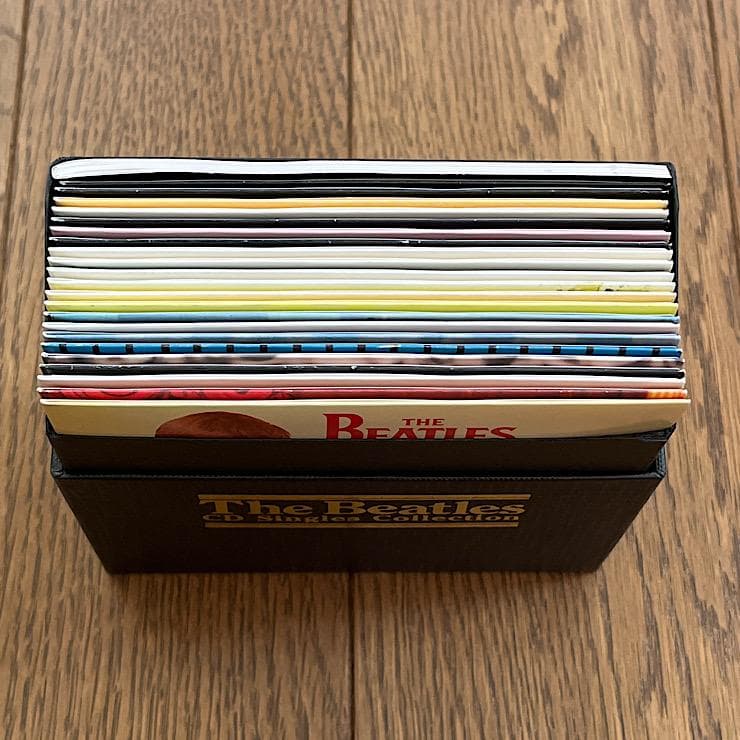 ★新品同様　★ザ・ビートルズ・CDシングル・コレクション