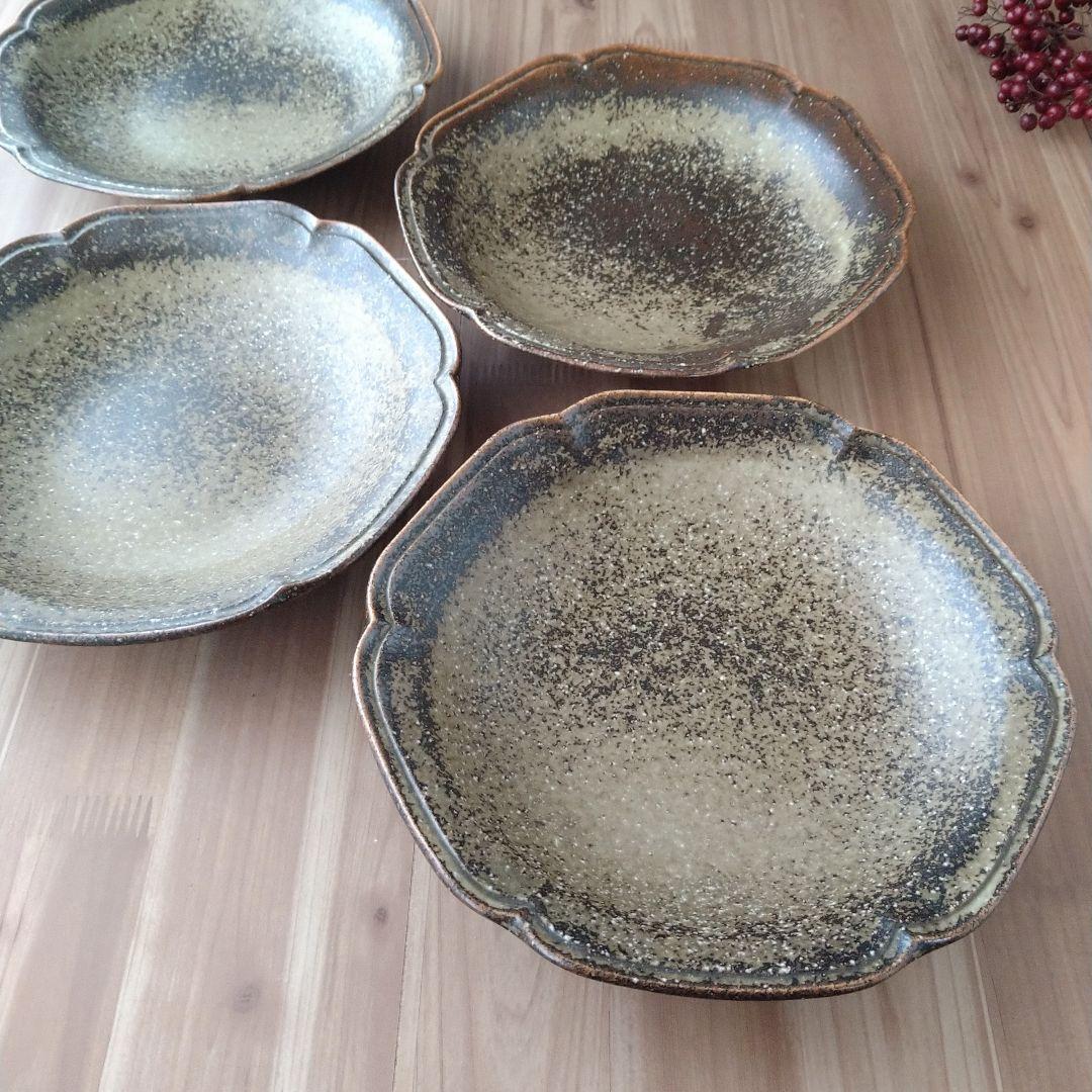 花型 鉄信楽 深皿４枚・花形中皿４枚・花形小鉢４個