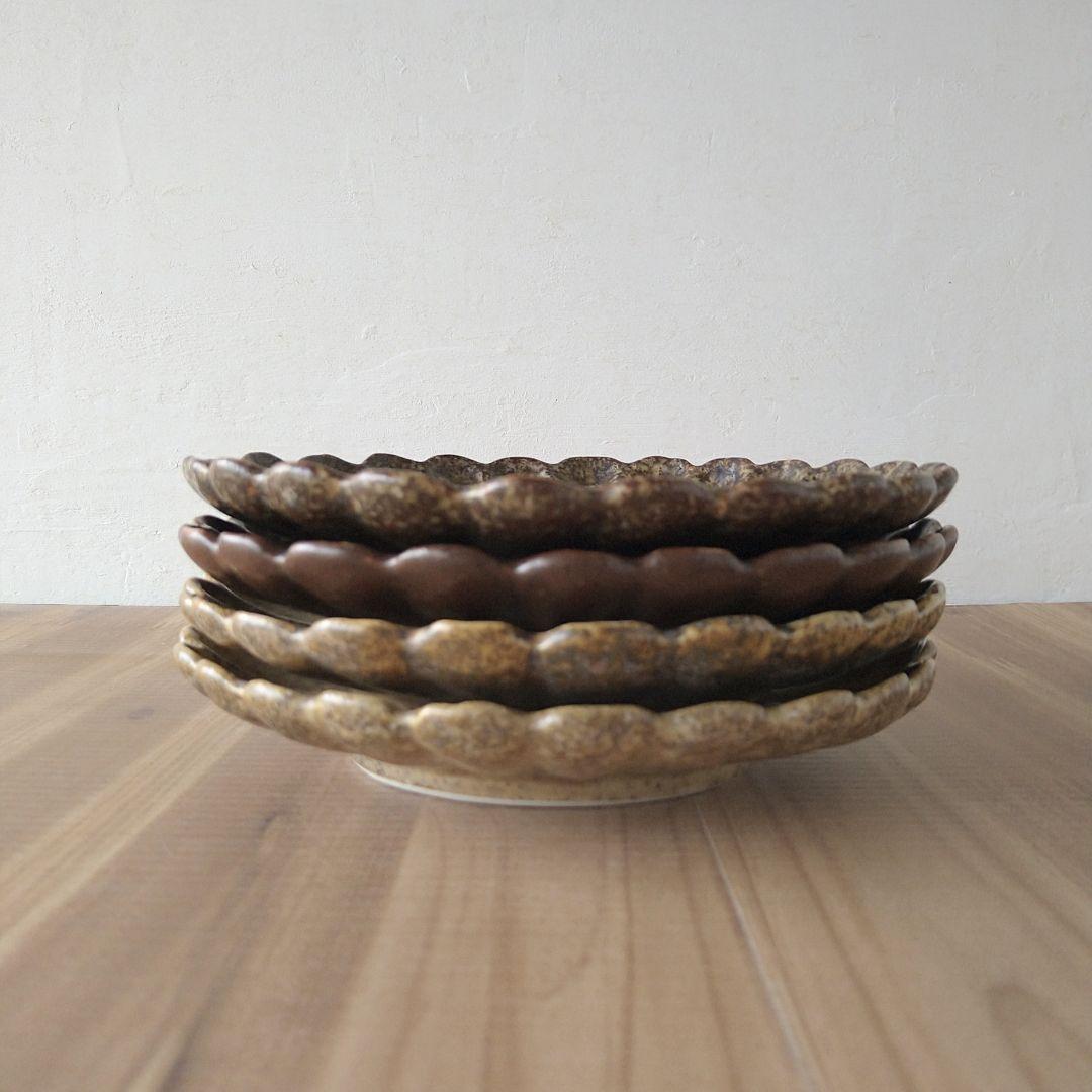 花型 鉄信楽 深皿４枚・花形中皿４枚・花形小鉢４個