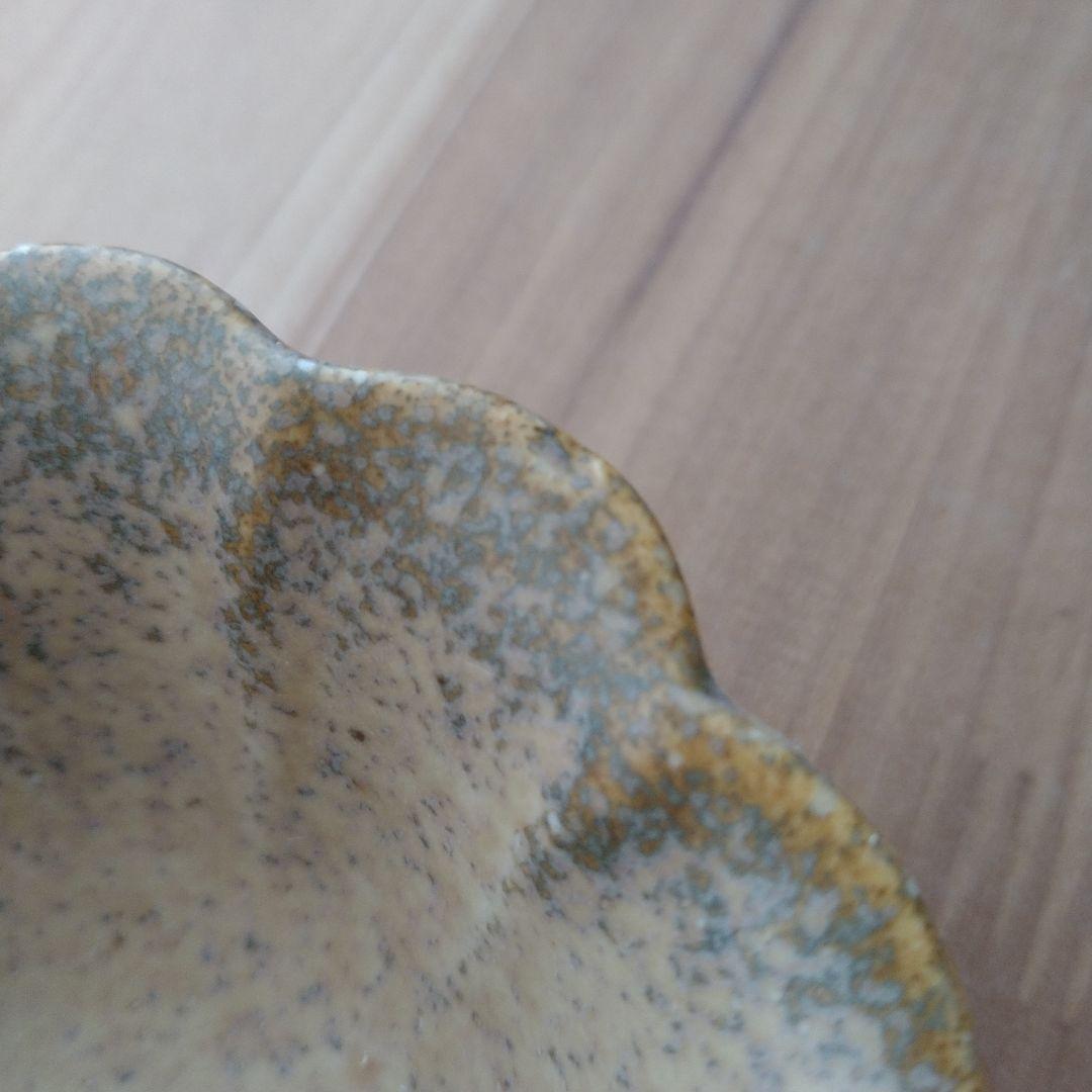 花型 鉄信楽 深皿４枚・花形中皿４枚・花形小鉢４個