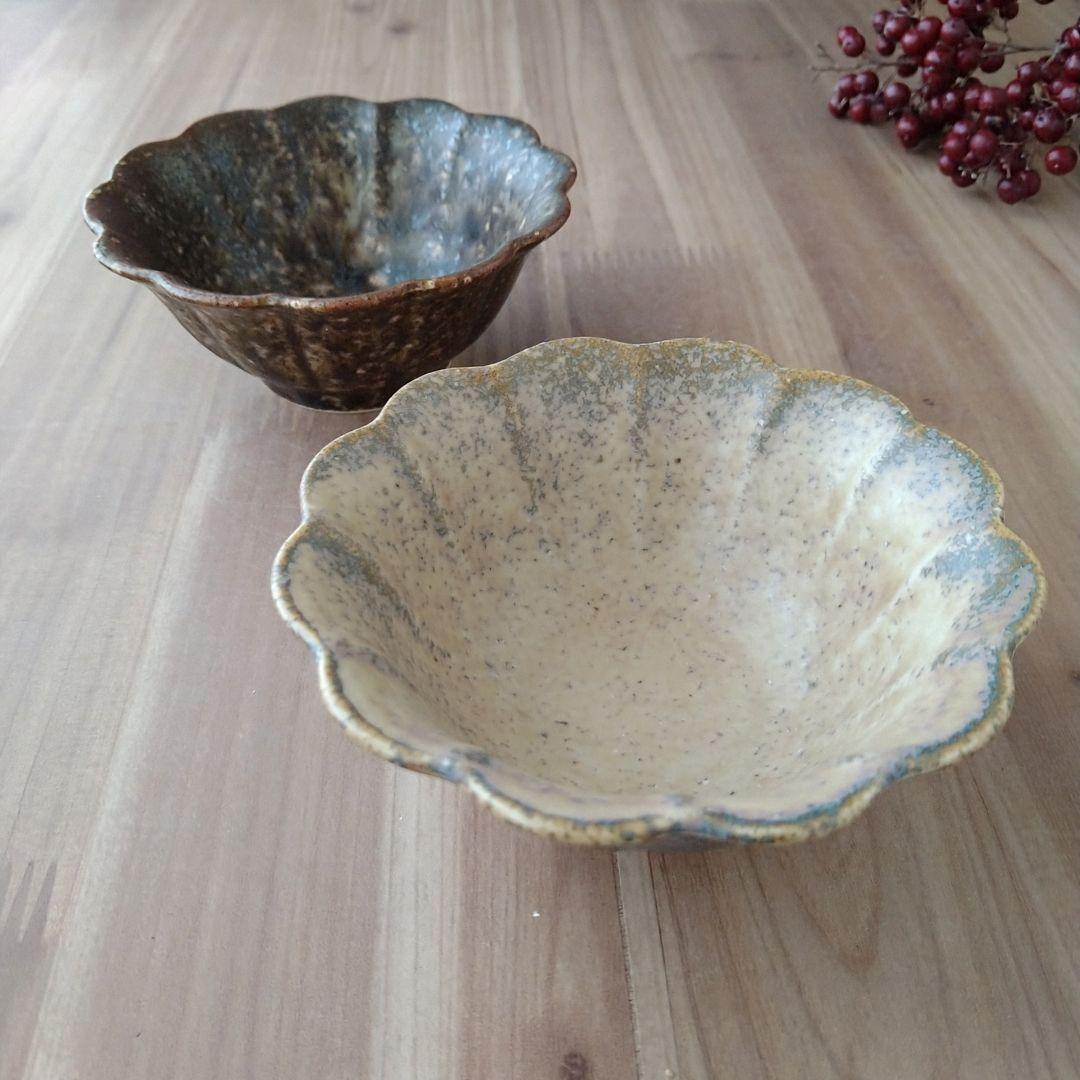 花型 鉄信楽 深皿４枚・花形中皿４枚・花形小鉢４個