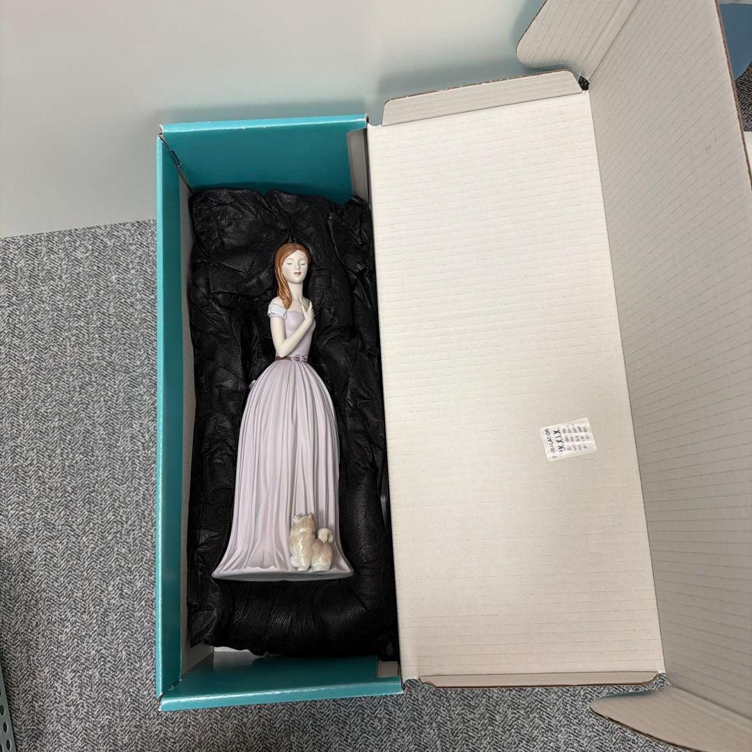 リヤドロ　箱付き　ドレス　フィギュリン