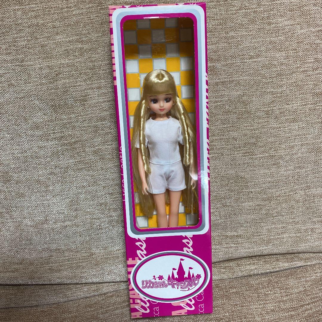 リカちゃんキャッスル　2018年版シンボル　リカちゃん