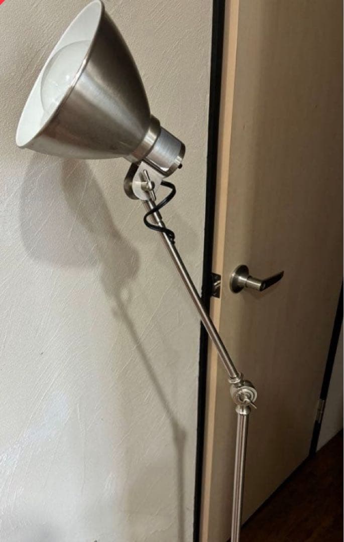 や　シンプル　ステンレス　フロアランプ