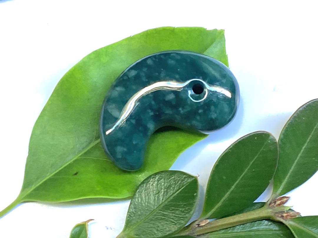 ✳premiumシリーズ　珍‼️希少吉兆雪輪文様 糸魚川青翡翠入りコン沢　鑑別書付