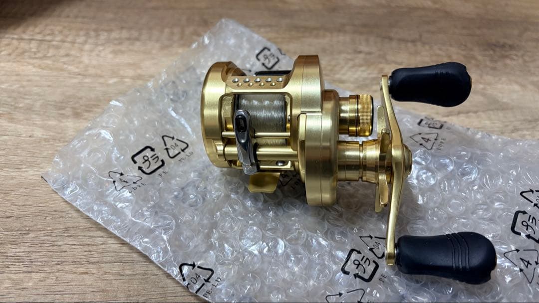 Calcutta Conquest 201HG ベイトリール