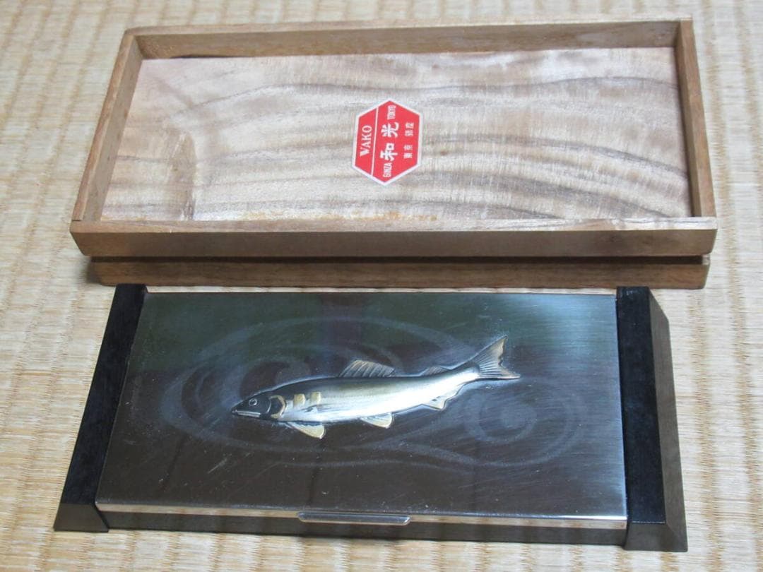 未使用大正時代共箱付◆銀座和光『鮎』金属製彫刻 金属と木製の小物入れ/煙草ケース
