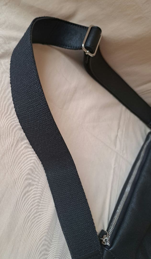 Plug プラグ ボディバッグ レザー