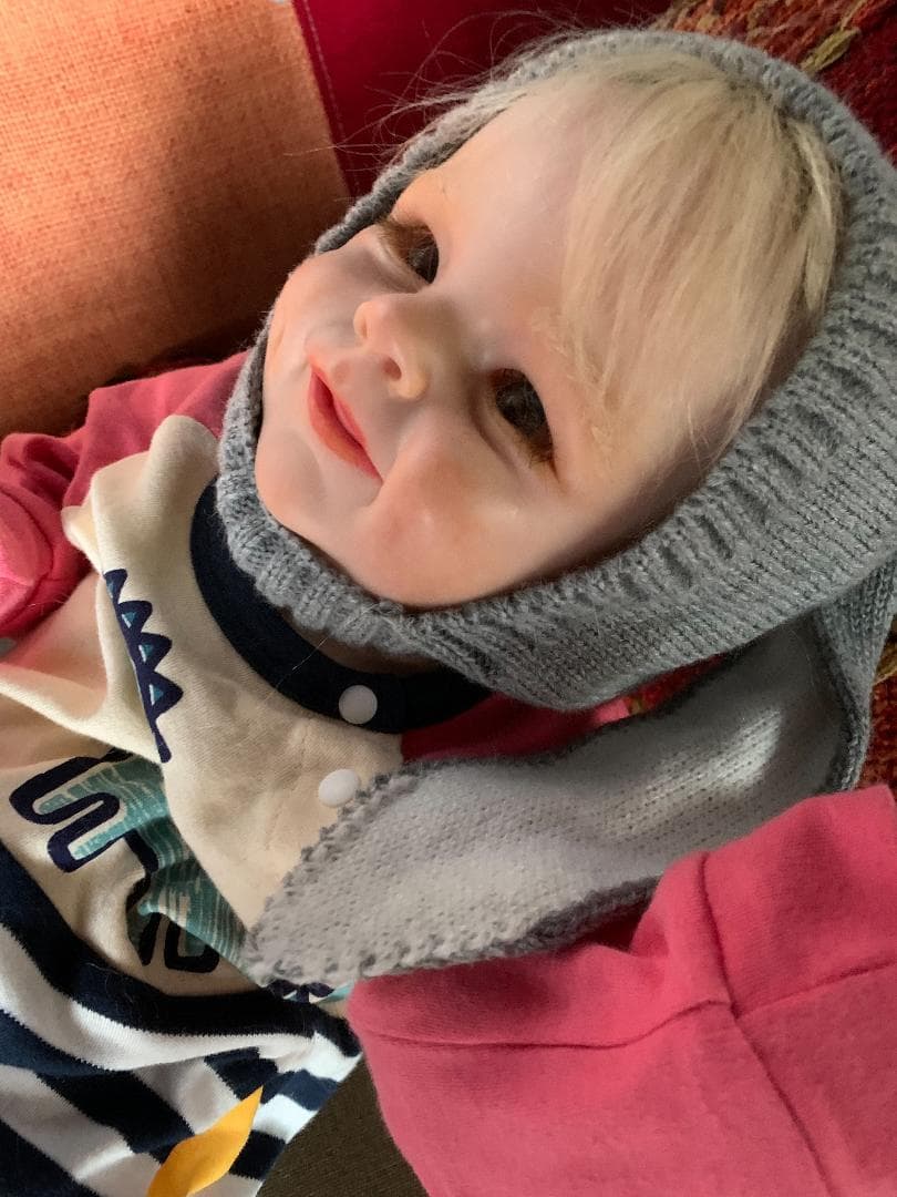 幸せな微笑みのリボーンドール