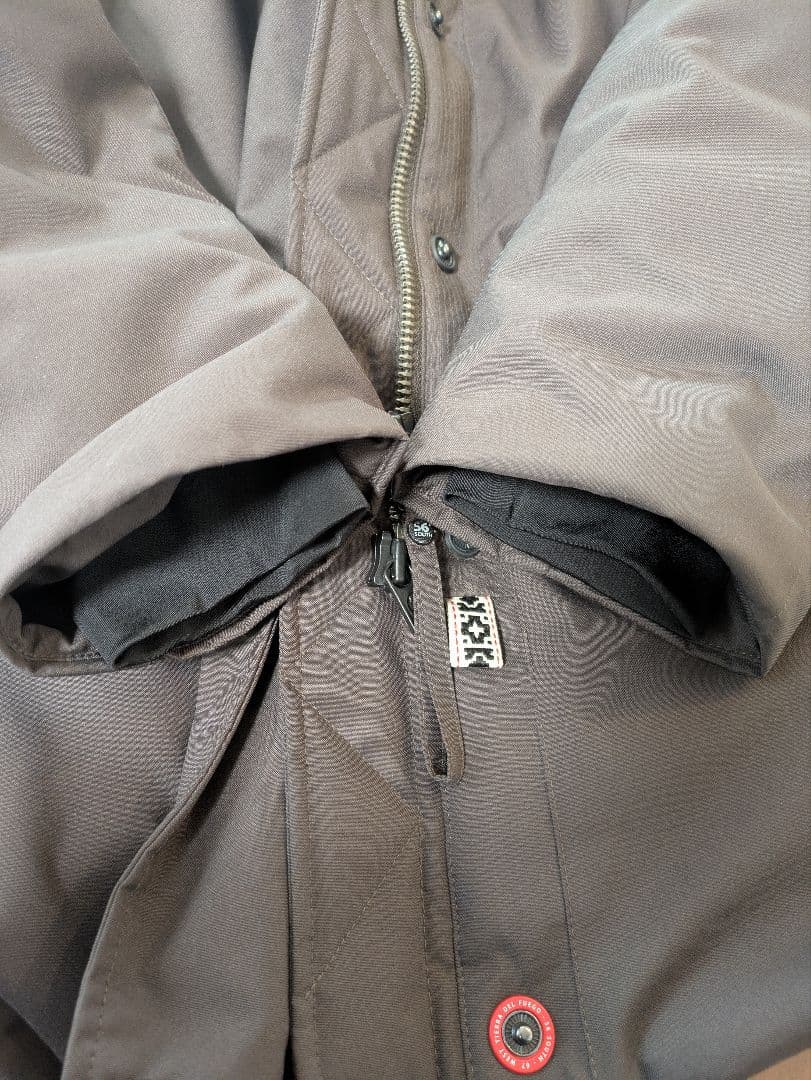 極美品　ケープホーン　CAPEHORN ダウンジャケット　ブラウン　44サイズ