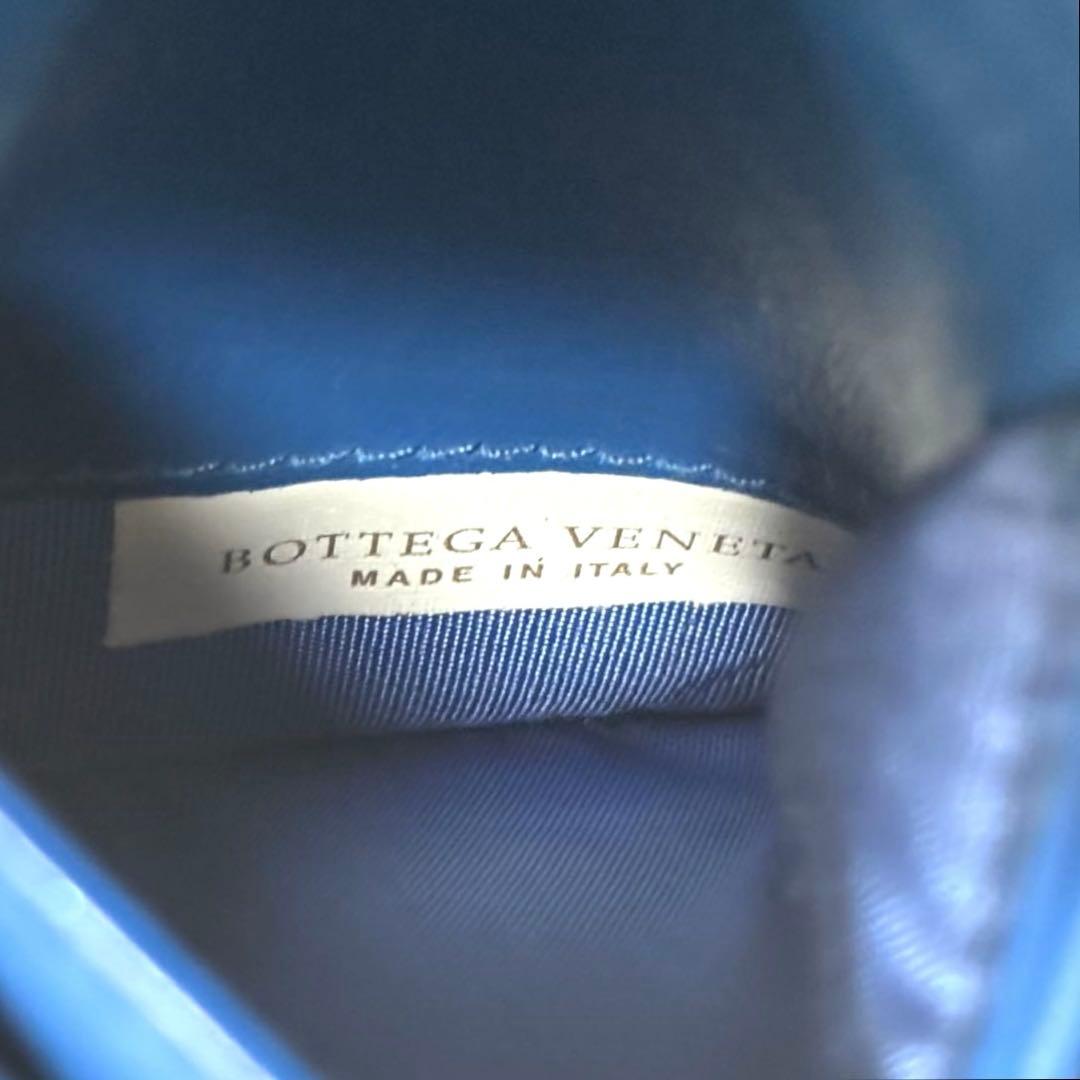 人気　ボッテガヴェネタ　折り財布　バイカラー　フラップ　マキシイントレチャート