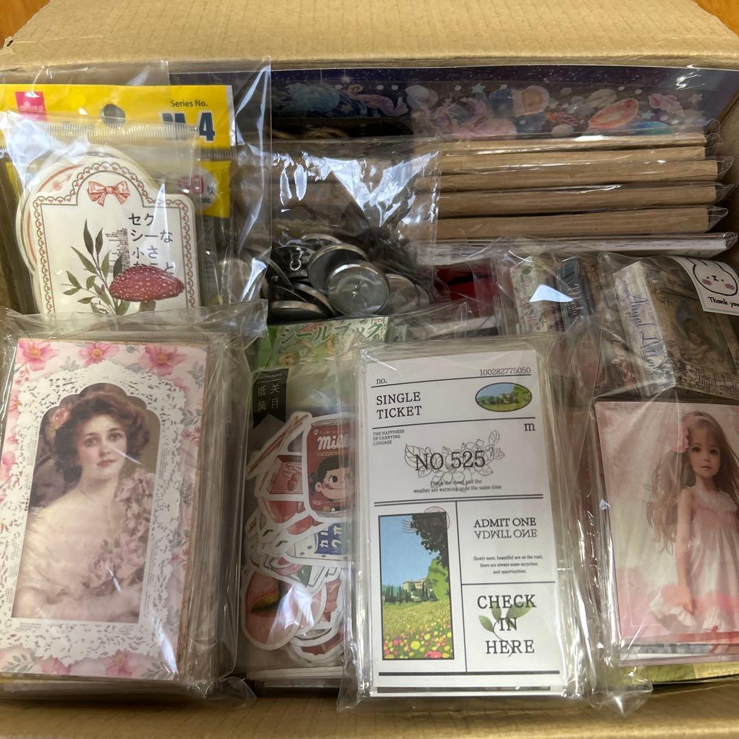 紙モノまとめ売り⭐️訳あり処分、海外コラージュ素材紙、シールメモ、スタンプ、雑貨等
