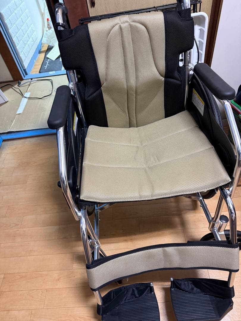 KADOKURA 介助用車椅子 ベージュと黒 チャップス