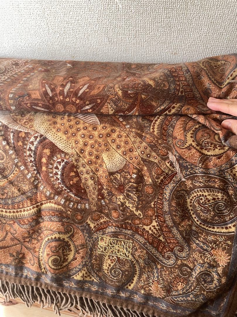 美品ルチアーノソプラーニ　素材：ラムウール80%、カシミヤ20% イタリア製