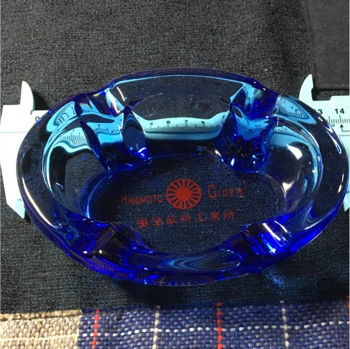 (・・;)…なんだろうと思ったら、綺麗な昭和レトロな灰皿だった。