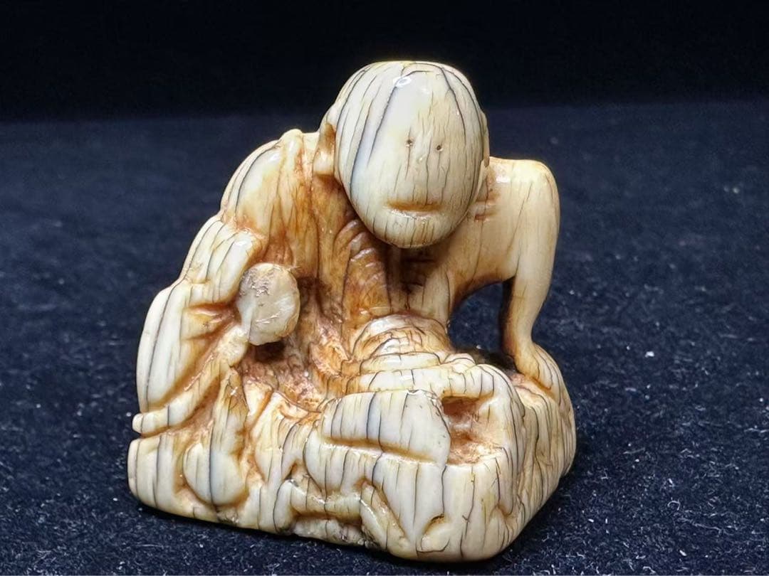 根付　置物　アンティーク　天然素材　彫刻 古美術品　細密細工　骨董コレクション