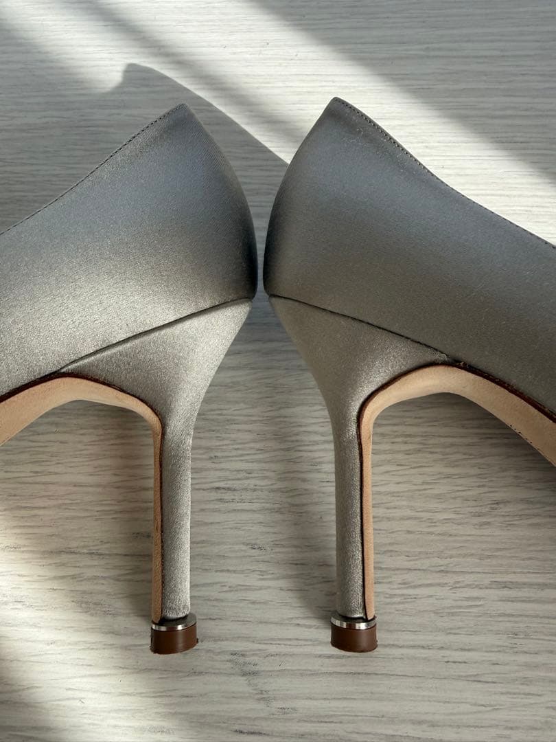 【値下げ】マノロブラニク ハンギシ(ライトグレー)