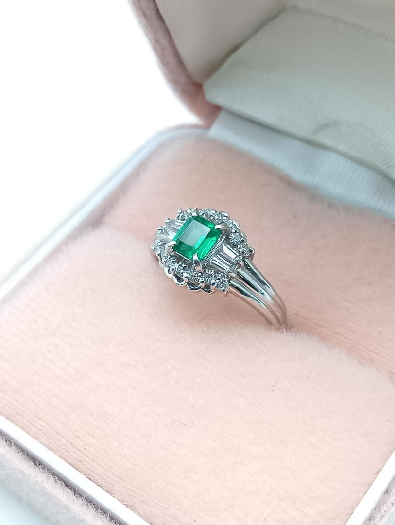 リング　Pt900　エメラルド　ダイヤモンド　鑑別書付き　指輪　総重量5.9g