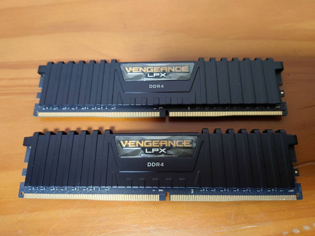 CORSAIR VENGEANCE LPX DDR4 32GB メモリ