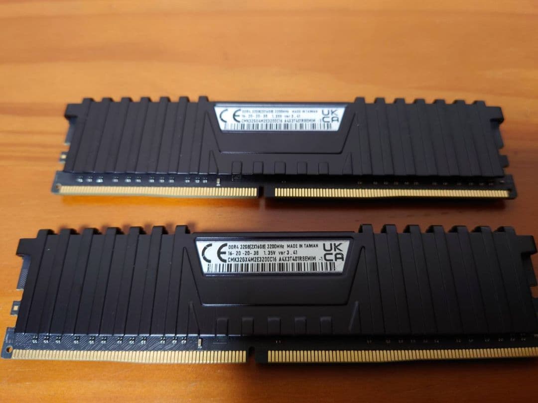 CORSAIR VENGEANCE LPX DDR4 32GB メモリ