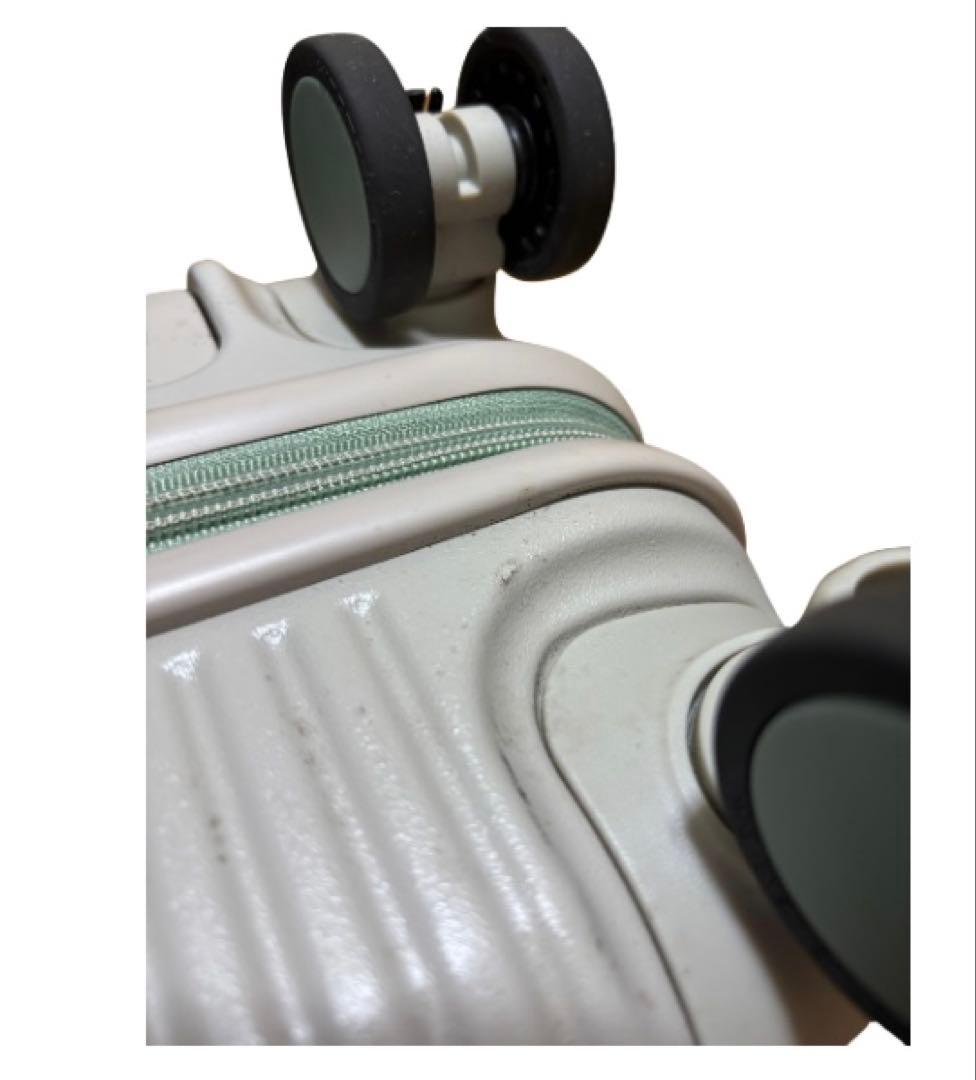 人気色　イノベーター キャリーバック　スーツケース 21L 機内持込OK