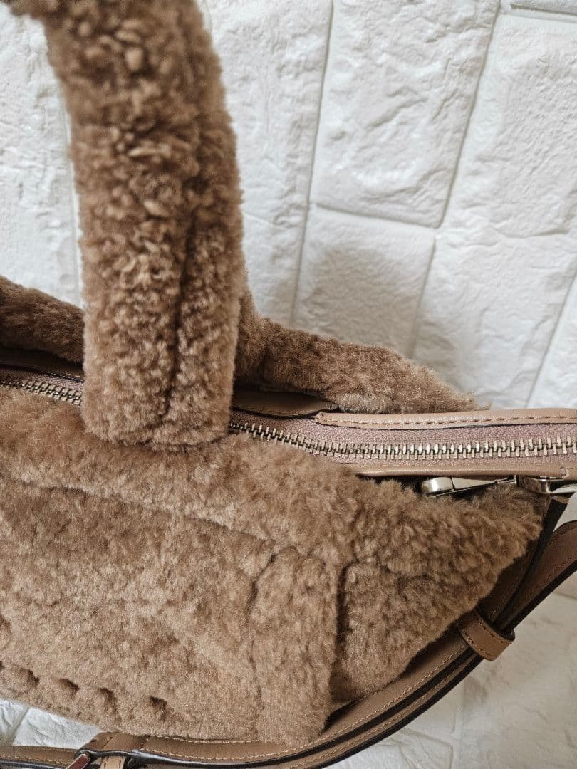 kate spadeケイトスペード　エラフォウシアリングトート　茶　ボア　ファー