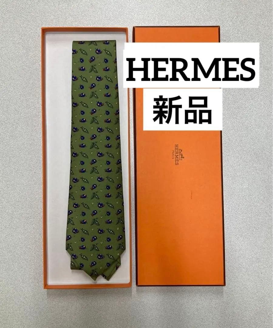 新品　エルメス　ネクタイ　03 てんとう虫柄　ベルト　財布　グリーン