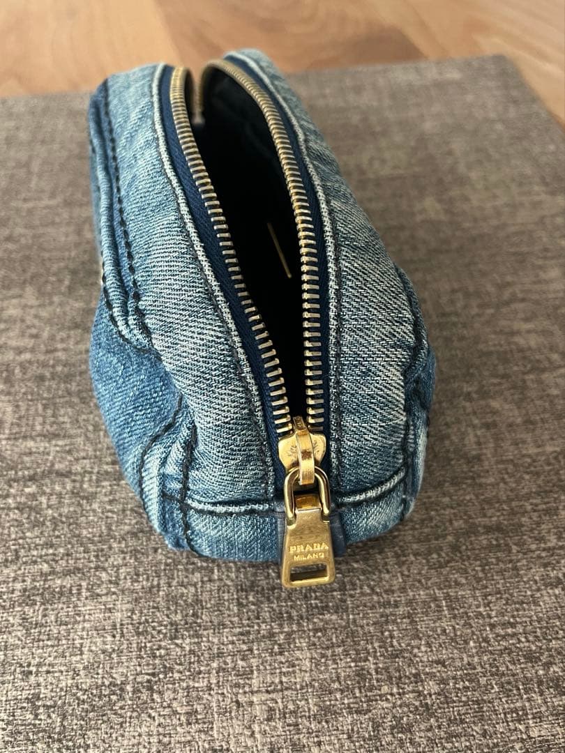 あたしんち⭐️PRADA デニムポーチ ゴールドファスナー