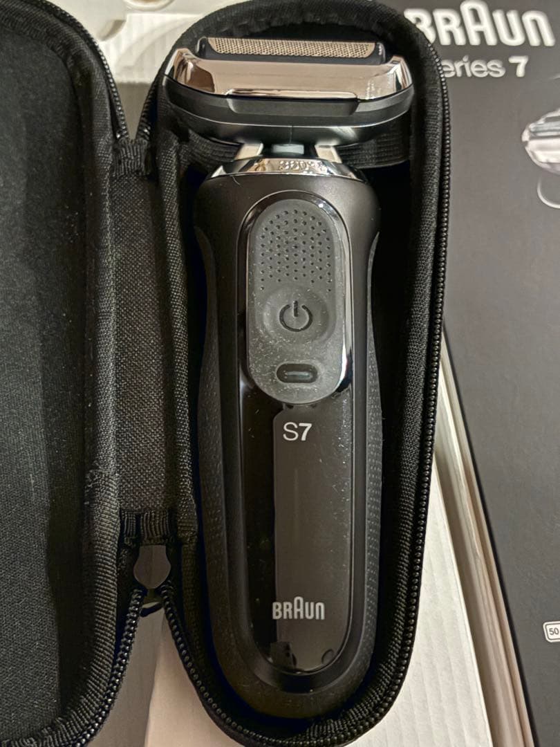 ほぼ新品　Braun Series 7 メンズ電気シェーバー