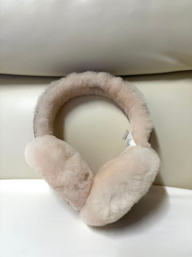 UGG Sheepskin Embroidery Earmuff イヤーマフ