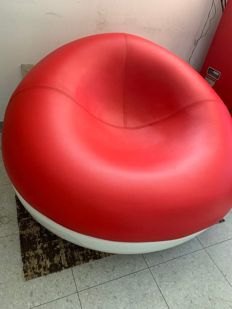 赤白丸型ソファ　エーロ・アールニオ　ボールチェア