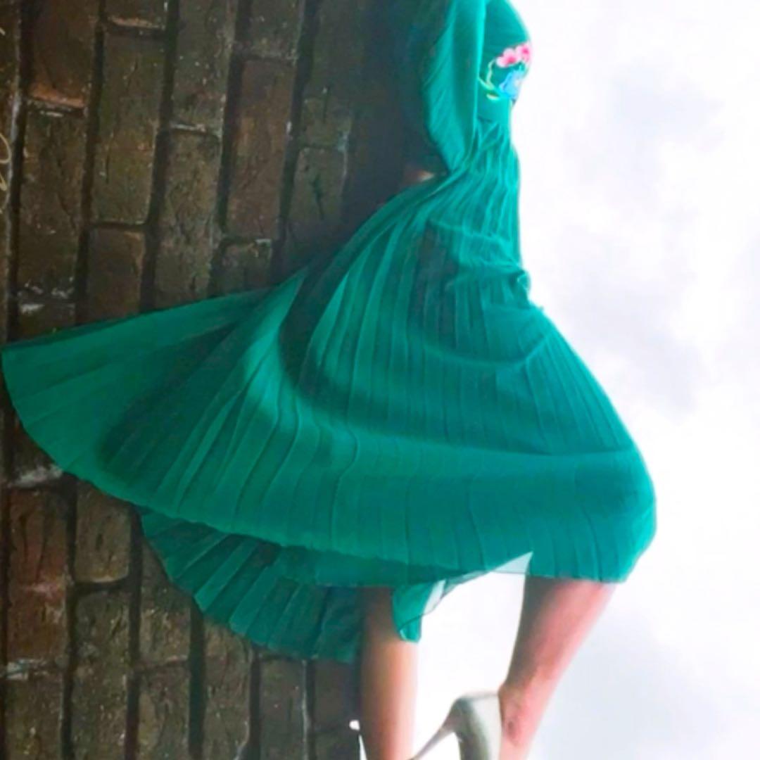 刺繍入りグリーンロングスカートワンピース Mサイズ