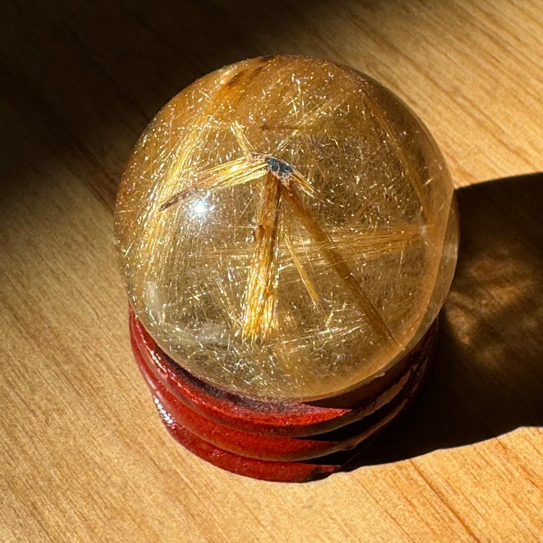 金運アップ◇ゴールドルチルクォーツ◇丸玉　約33.8㎜