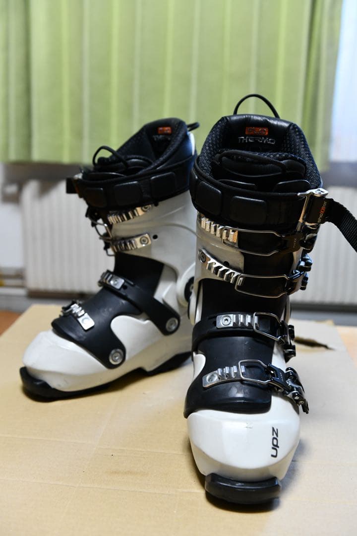 UPZ スノーボードブーツ ホワイト/ブラック