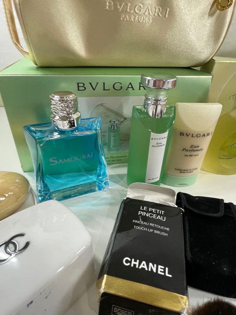 ＊*＊様 ブランド香水と化粧品セット ゴールドポーチ付き