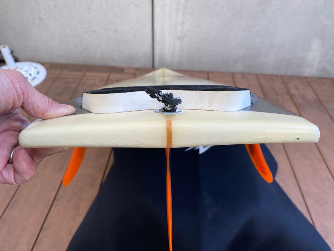 アルメリック ネックベアード2 5’8 チョップドテール AM2フィン付き