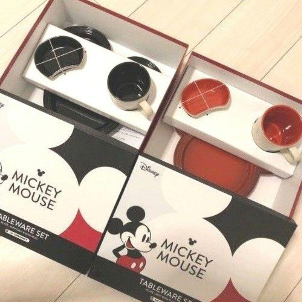 ルクルーゼ　ミッキーテーブルウェアセット✕2