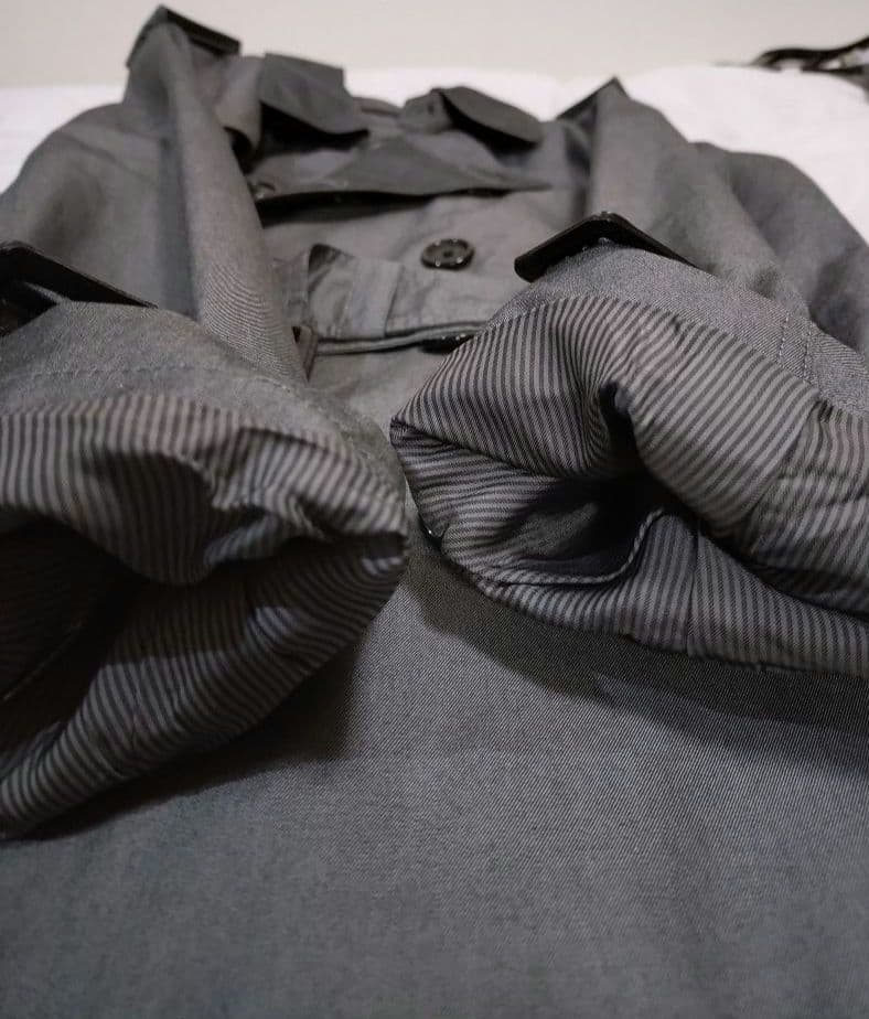 バーバリー　グレー トレンチコート 袖口バックル付き