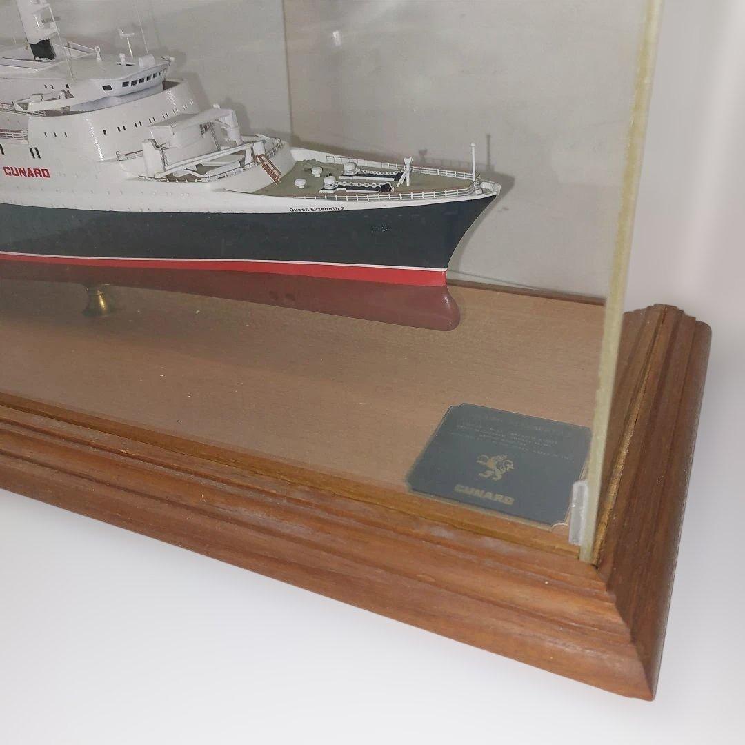ラ*ー様 Queen Elizabeth 2の詳細な模型 CUNARD 船模型