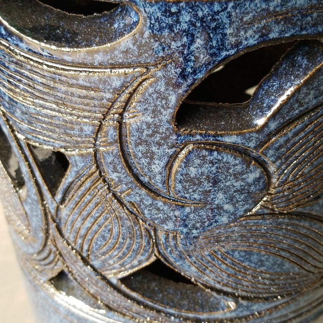 信楽焼傘立て  台形唐草透かし彫 高さ４０cm